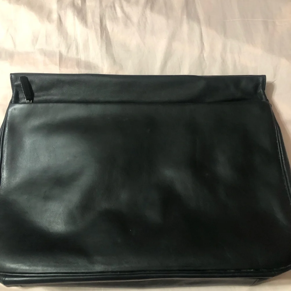LEVENGER BREIF CASE NEW WITHOUT TAGS